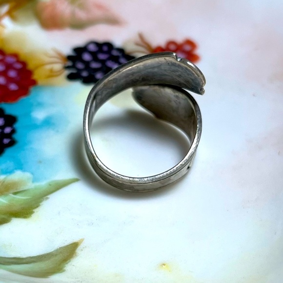 Sterling Silver Wrap Etched Swirl Vintage Statement Ring - Size 7.5 - Picture 4 of 5